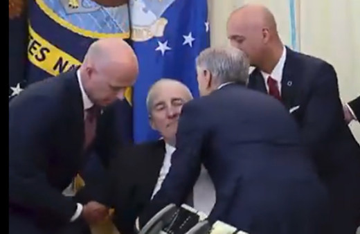 Oval Ofis'te bayıylan kişiye ilk müdahale Dr. Mehmet Öz'den geldi