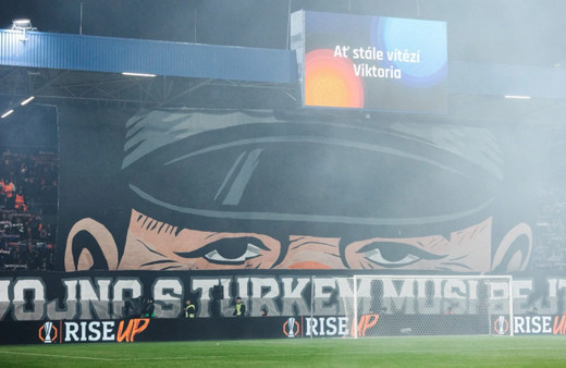 Viktoria Plzen-Fenerbahçe maçında skandal pankart!