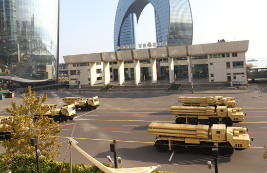 Karabağ Zaferi'nin 5. yılı geçit töreninden görüntüler Bakü'de Türk F-16'ları uçtu