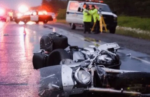 Trabzon'da devrilen motosikletin sürücüsü öldü