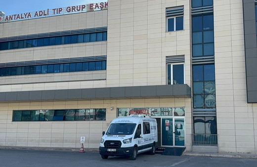 Antalya'da dehşet! Otelin önünde oturan gençleri uyardı sonrası feci...