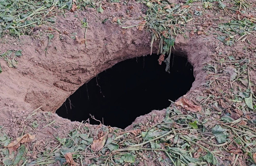 Aksaray'da pancar tarlasında ürküten görüntü! 15 metrelik obruk oluştu, yetkililer inceleyecek