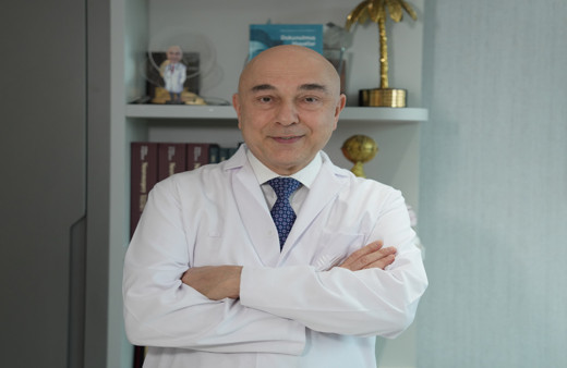 Parkinson'un ilk sinyali 'basit' bir titreme olabilir! Günlük yaşamı etkileyen titremelere karşı beyin pili ve akıllı ses ötesi tedavisi