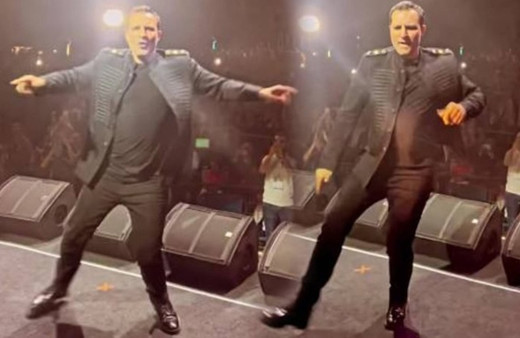 Rafet El Roman konserinde bir ilk! Hem şarkı söylediler hem dans ettiler...