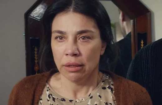 Yeşim Ceren Bozoğlu çocukluk aşkına 30 yıl sonra kavuştu! Dudak dudağa pozları olay