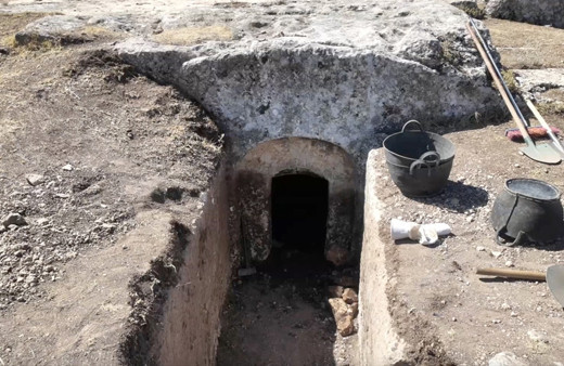 Adıyaman'daki kazıda 1800 yıllık oda mezarı bulundu