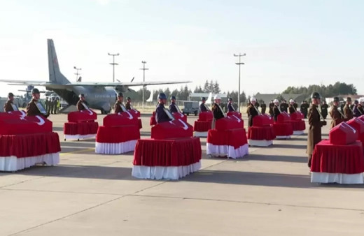 20 şehidimiz için yürekler yanıyor! Şehitlerimiz için Mürted Komutanlığı'nda tören düzenlendi