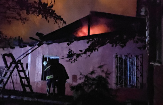 Erzincan'da korku dolu anlar! Müstakil evde yangın çıktı: Mahsur kalan 2'si çocuk 4 kişi kurtarıldı