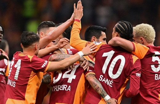 Galatasaray, futbol tarihinde bir ilke imza atıyor! O oyuncu rekor fiyata ayrılabilir