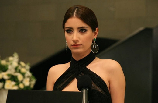 Hazal Kaya imaj değiştirdi, galada kameraların karşısına geçti! Kimse tanıyamadı, ortalık alev aldı