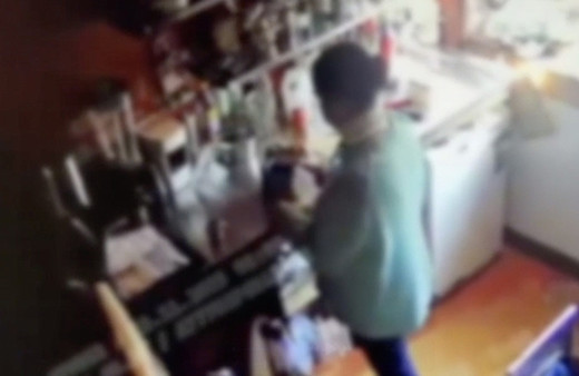 Beyoğlu'nda kafede deterjanlı kahve içen genç kadın zehirlendi