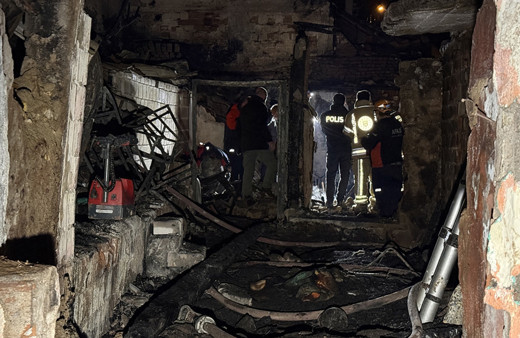 Bursa'da 2 katlı evde çıkan yangında 1 kişinin cesedi bulundu