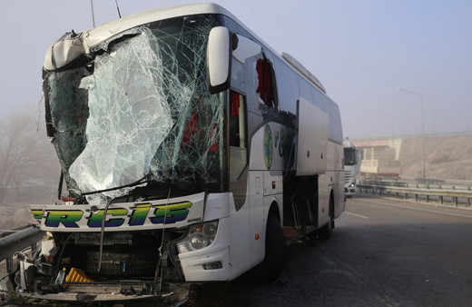 Erzurum'da yolcu otobüsü ile tır çarpıştı! Yaralılar var