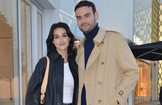 Aşkları ve tatilleri olay! Esra Bilgiç'ten çok özel kareler