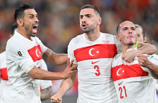 İrfan Can Kahveci "Fenerbahçe ailem" dedi