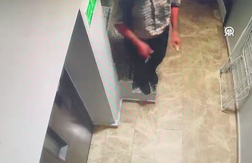 İstanbul Kağıthane'de eşini oğlunun arkadaşı ile basan adam delirdi