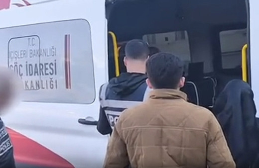 Bakan Yerlikaya duyurdu: 29 göçmen kaçakçılığı organizatörü ile 687 düzensiz göçmen yakalandı