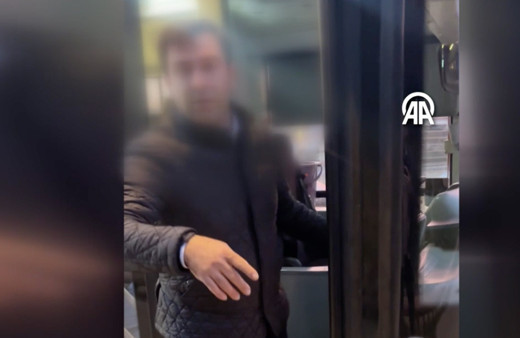 İETT şoförünün tartıştığı yolcuya saldırması kamerada