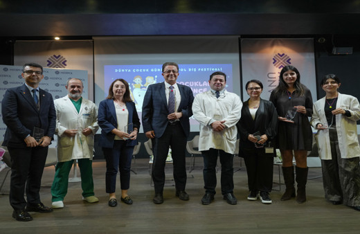 Medipol'de Dünya Çocuk Günü'ne özel 'Diş Festivali' coşkusu! Bugünün minik dişleri, yarının kocaman gülüşleri