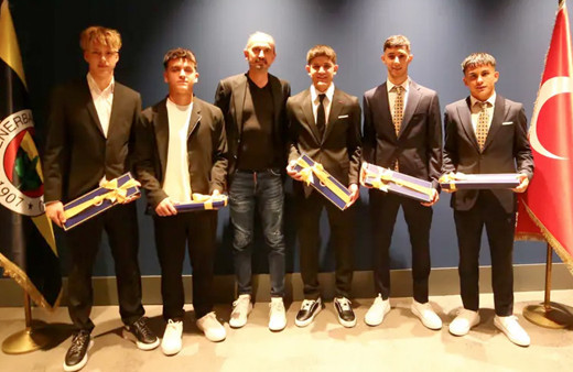 Tuncay Şanlı farkı Fenerbahçe 5 futbolcuyla sözleşme imzaladı