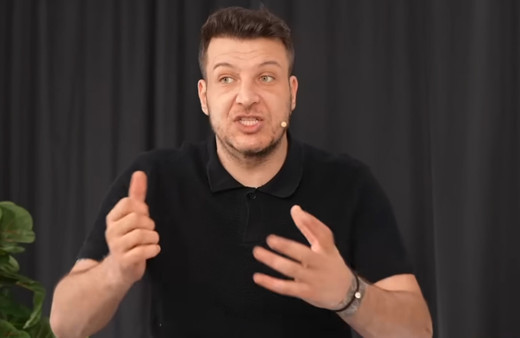 Eski futbolcu Batuhan Karadeniz hakkında yasa dışı bahsi özendirmekten kırmızı bülten kararı