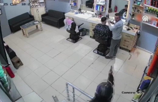 Berber dükkanına silahlı saldırı! Bakan Yerlikaya duyurdu: Gereği yapıldı