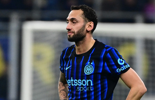 Hakan Çalhanoğlu penaltı kaçırdı Inter, Milan'a yenildi