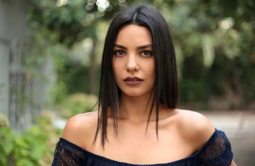 Güzel oyuncudan gizli aşk bombası! Gecelerde o isim ile yakalandı...