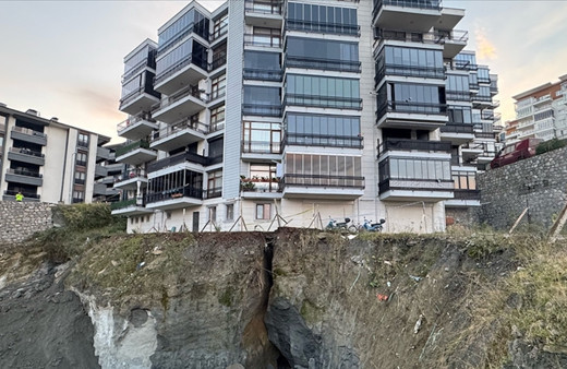 70 Kişi evlerinden tahliye edildi! Bartın'da inşaat kazılan alanda göçük