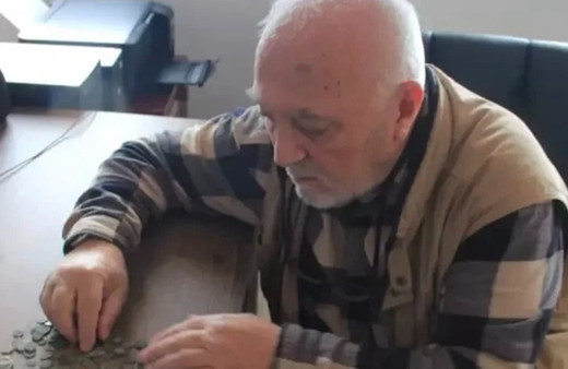 Karaman'da tarih araştırmacısı keşfe çıktığı tarlada 148 sikke buldu