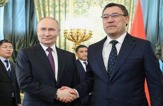 Kırgızistan Cumhurbaşkanı Caparov, Rusya Devlet Başkanı Putin ile bir araya geldi