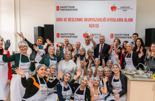 Hacettepe Üniversitesi ve Sabri Ülker Vakfı, “Gıda ve Beslenme Okuryazarlığı Uygulama Alanı” için iş birliği yaptı