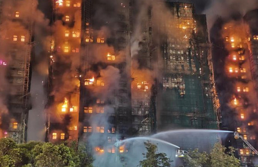 Hong Kong'daki sıradışı gökdelen yangını! Ölü sayısı çok arttı meğer yaşlılar...