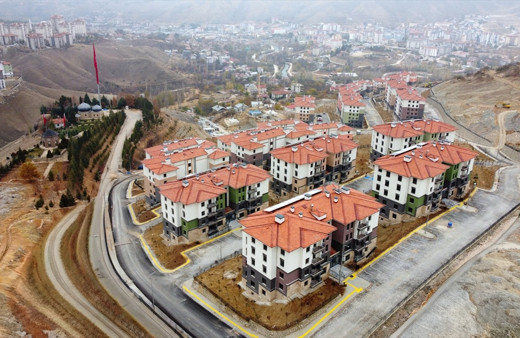 Malatya'da yaralar sarılıyor! Deprem ve sosyal konutların anahtar teslimi sürüyor