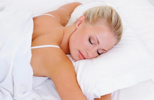 Bu pozisyonda uyumak muhteşem ama kalbinize dikkat! Ağrılı sorunlara neden olabilir...