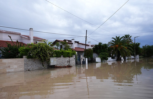 İzmir'i sağanak vurdu! Çeşme'nin haline bakın