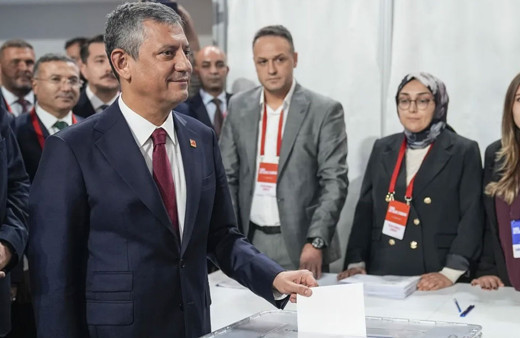 Özgür Özel yeniden CHP'nin Genel Başkanı seçildi