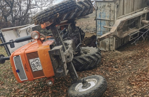 Sinop Boyobat'ta traktör devrildi Altında kalan kadın öldü