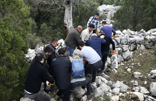 Muğla'da çoban keçilerini otlatırken buldu korumaya alındı! İnsan figürlü mezar steli şaşırttı