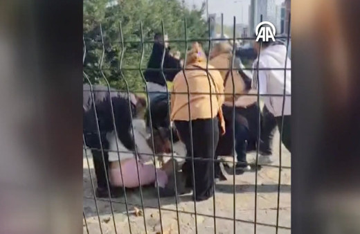 İstanbul Anadolu Adalet Sarayı önünde iki aile tekme tokat birbirine girdi