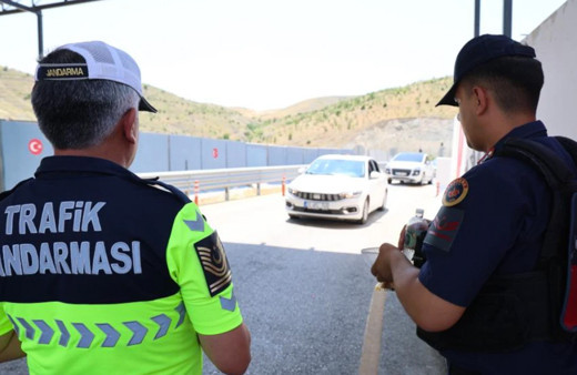 Jandarmanın ceza yazdığı kişi öyle biri çıktı ki pişman olup kendi cebinden ödedi