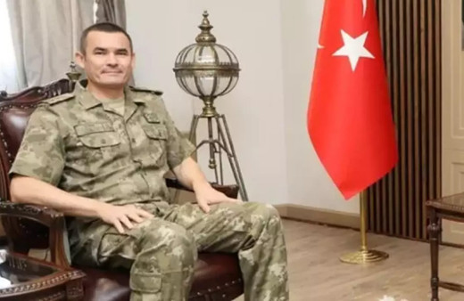 Makam aracıyla insan kaçakçılığı yapmıştı! Eski general hakkında yeni gelişme