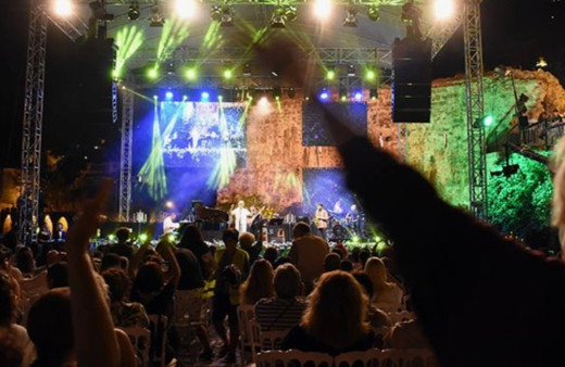 Ünlülerin yılbaşı programları belli oldu! Hangi sanatçı nerede sahne alacak?