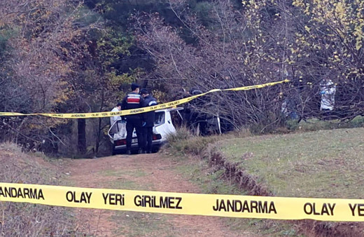 Bafra'da yeni boşanan genç çift otomobil içinde ölü bulundu