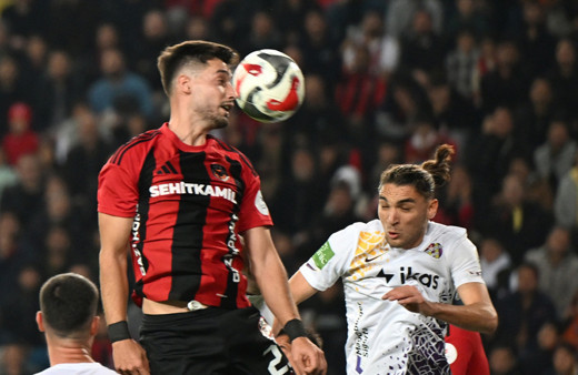 Süper Lig kulübünden "penaltı" isyanı! Tayyip Talha Sanuç'un yüz kemiği kırıldı