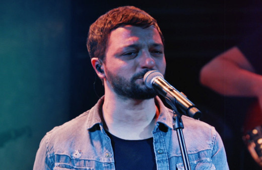 Şarkıcı Mehmet Erdem aldığı o haberle yıkıldı! Haberi duyanlar yanına koştu