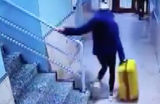 Güllü'nün kızı Tuğyan'ın kaçma anı videosu! Bavulla çıkıyor yanındaki de...