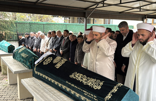 Pendik'te yangında ölen 3 çocuğun naaşı toprağa verildi...