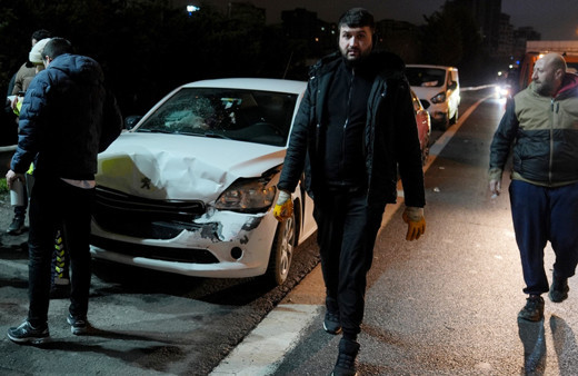 Ümraniye'de zincirleme kaza 8 araç biririne girdi