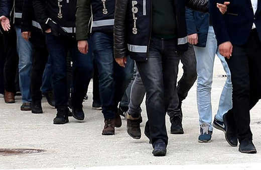 İzmir'deki "kooperatif" soruşturmasında 21 şüpheli gözaltına alındı